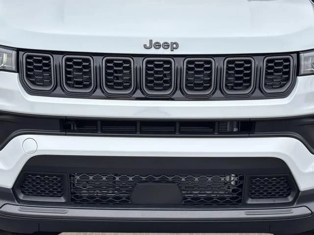 New 2026 White/off-white Jeep Latitude image 10