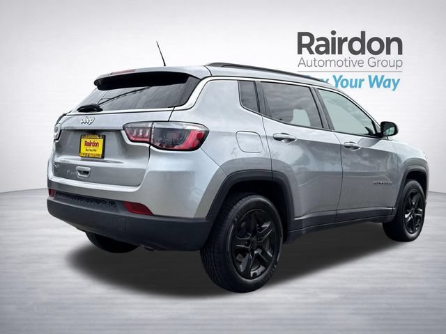Used 2024 Silver Zynith Metallic Clearcoat Jeep Latitude image 7