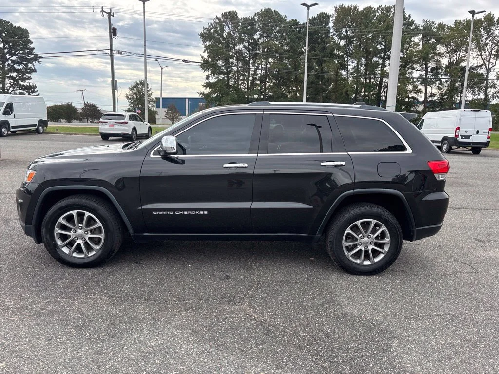 Used 2015 Black Jeep Limited image 17