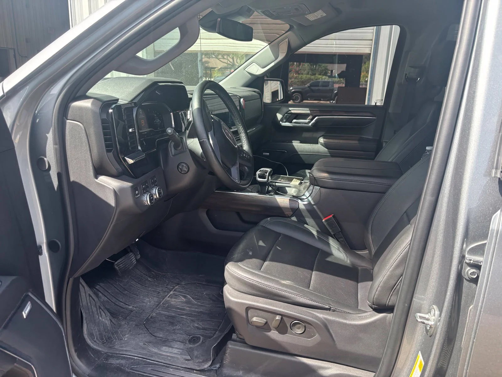 Used 2024 Silver GMC SLT image 8