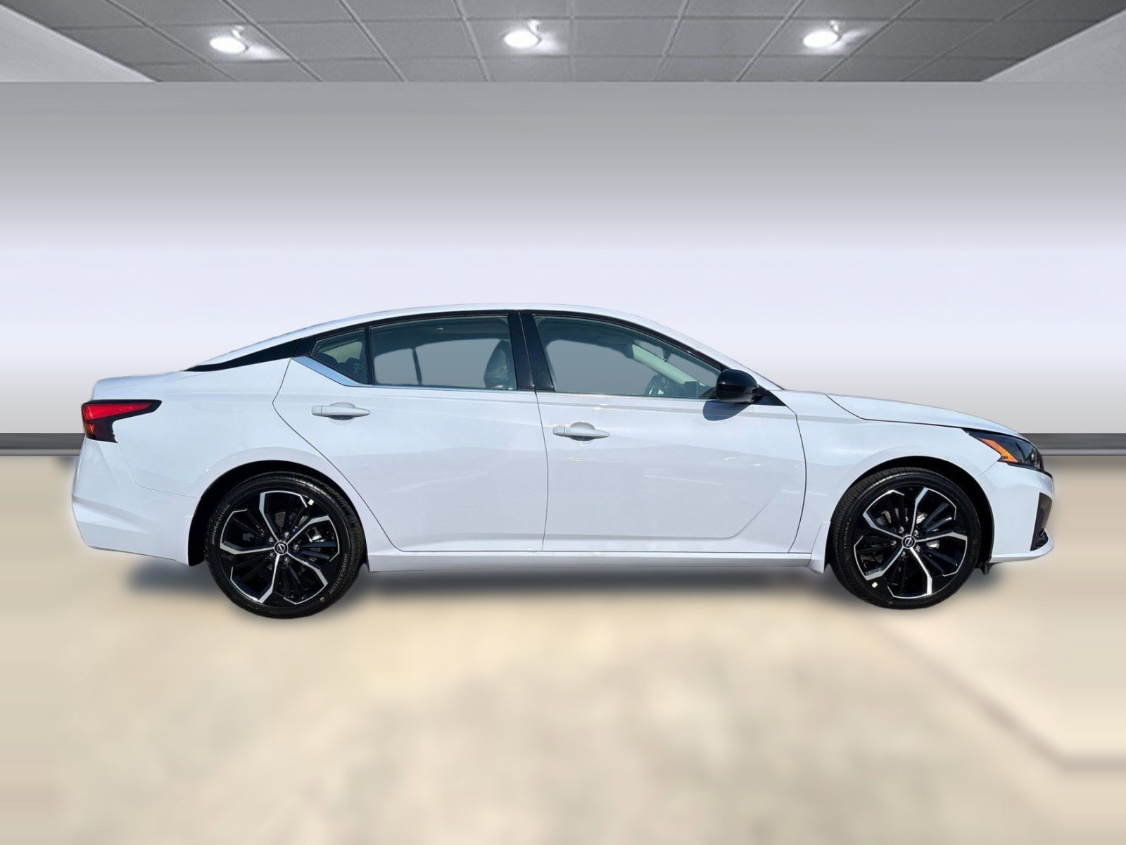 2025 Nissan Altima SR - Photo 8