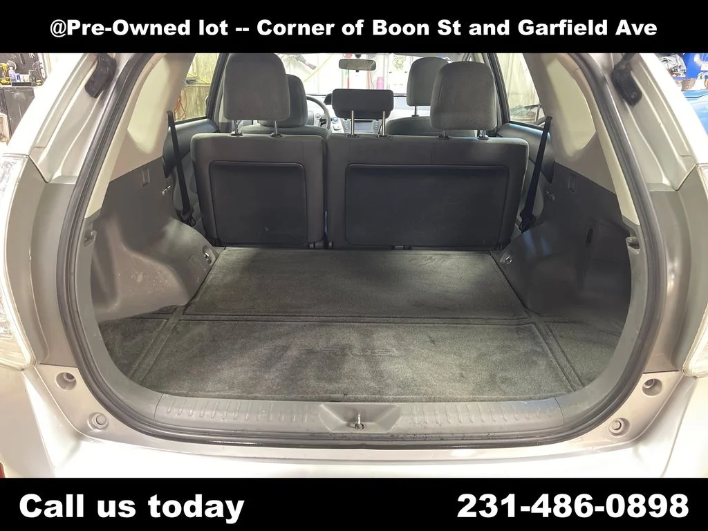Used 2014 Silver Toyota Three image 28