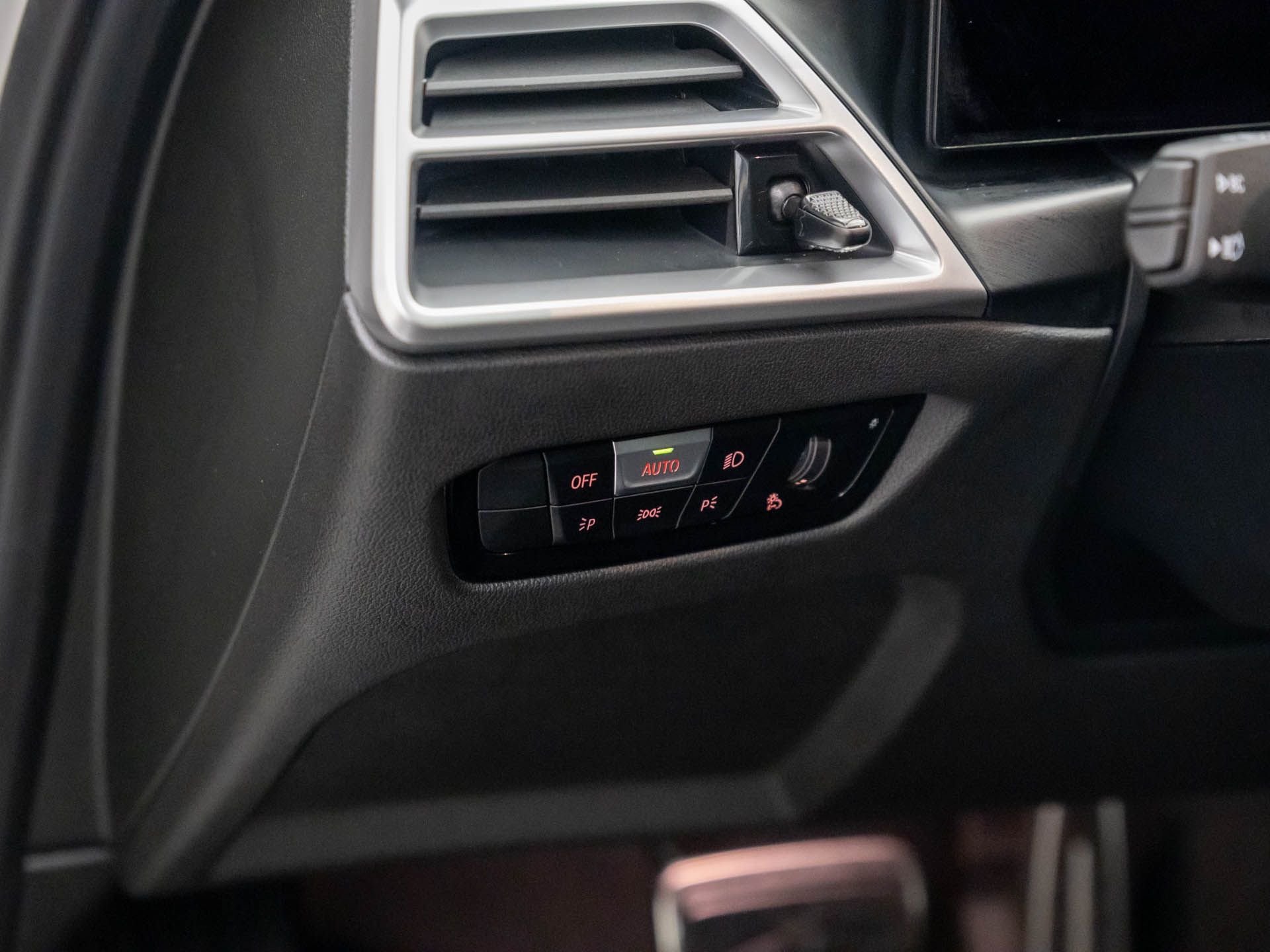 New 2026 Mineral White Metallic BMW 330i xDrive image 20