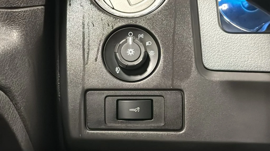 Used 2013 Blue Ford XLT image 26