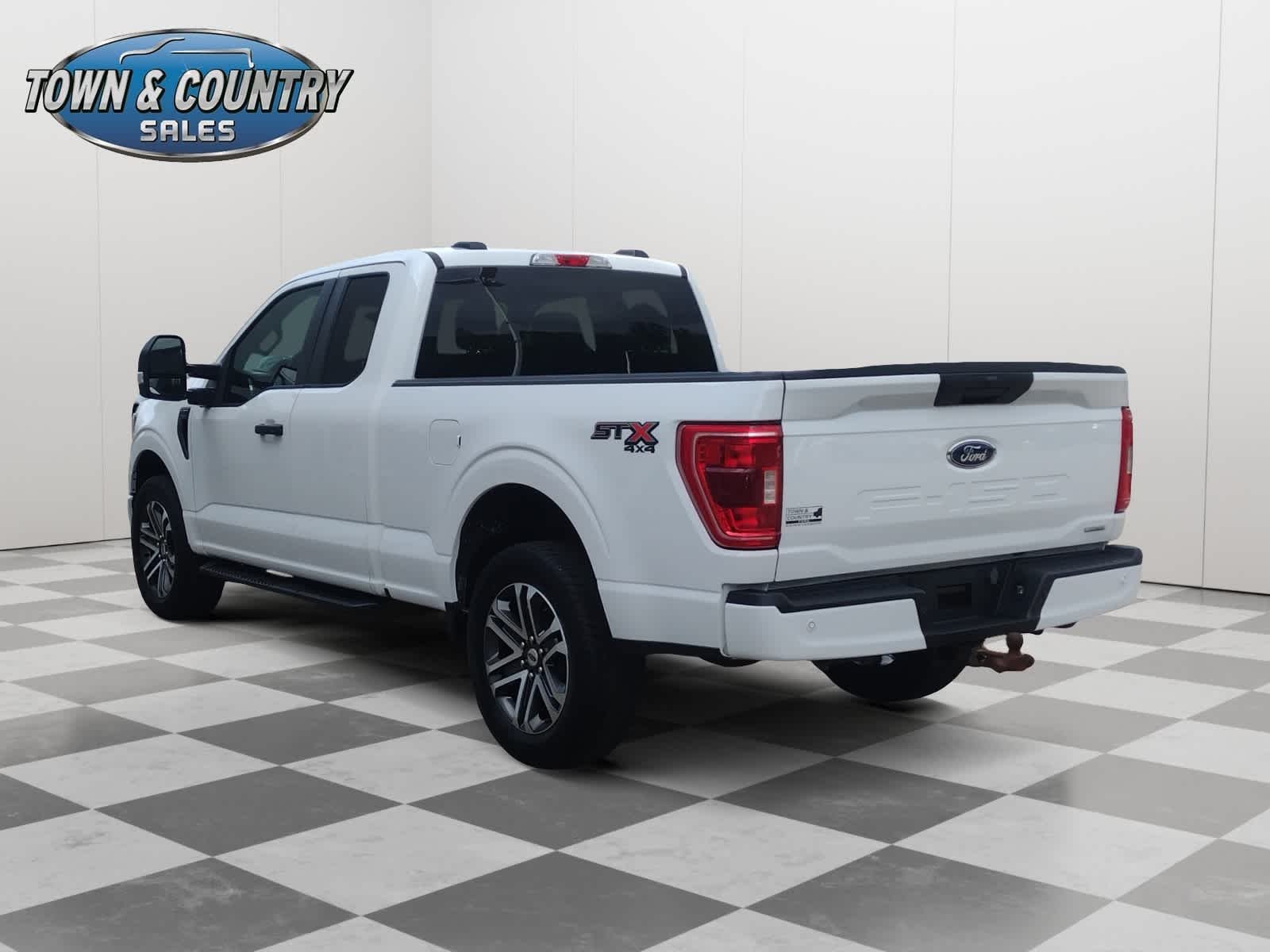 Used 2023 Oxford White Ford XL image 4