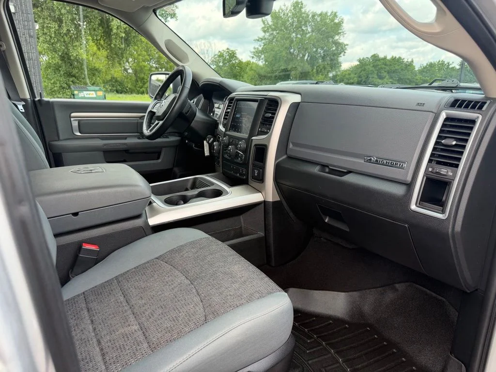 Used 2018 Silver Ram Big Horn image 30