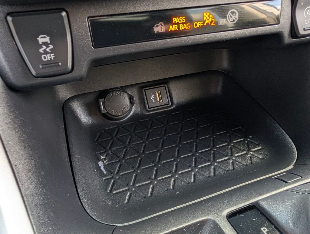 2024 Toyota RAV4 LE - Photo 25