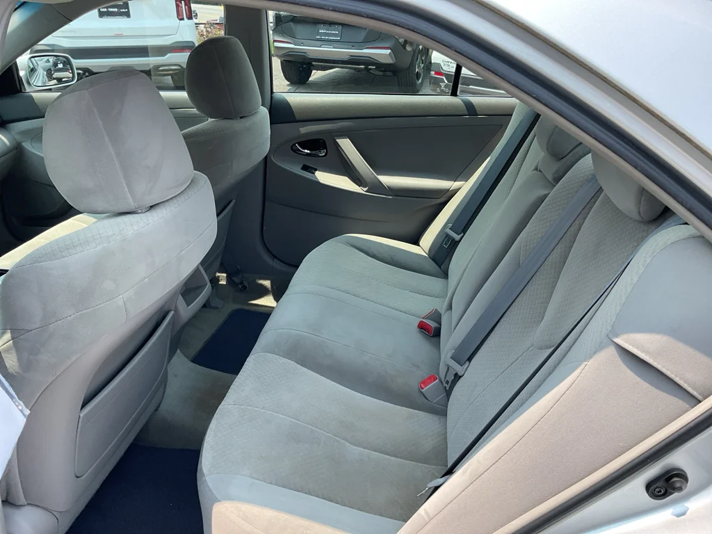 Used 2007 Titanium Metallic Toyota LE image 16