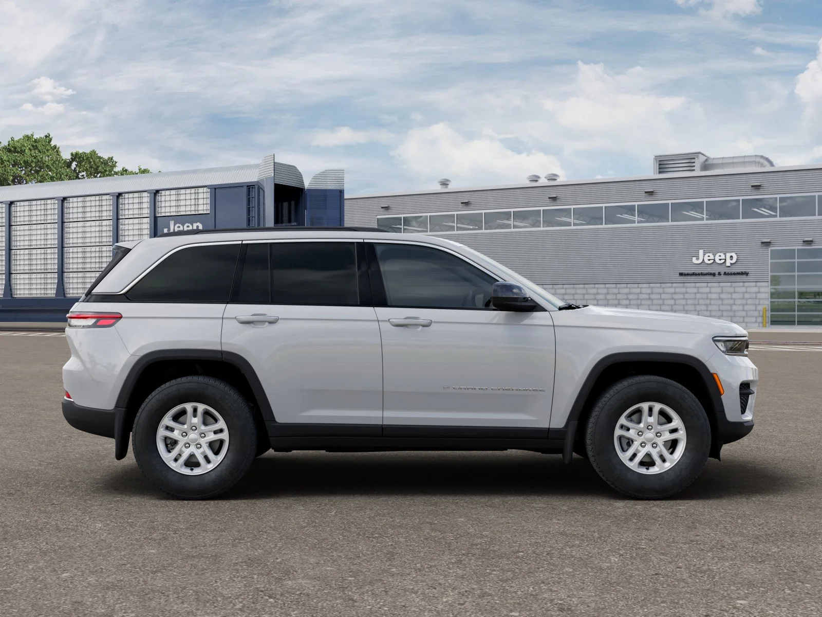 New 2025 Bright White Clear-Coat Exterior Paint Jeep Laredo image 22