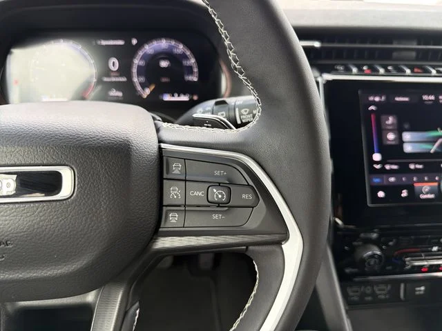 Used 2024 Gray Jeep Altitude image 30