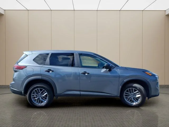 Used 2024 Gray Nissan S image 3
