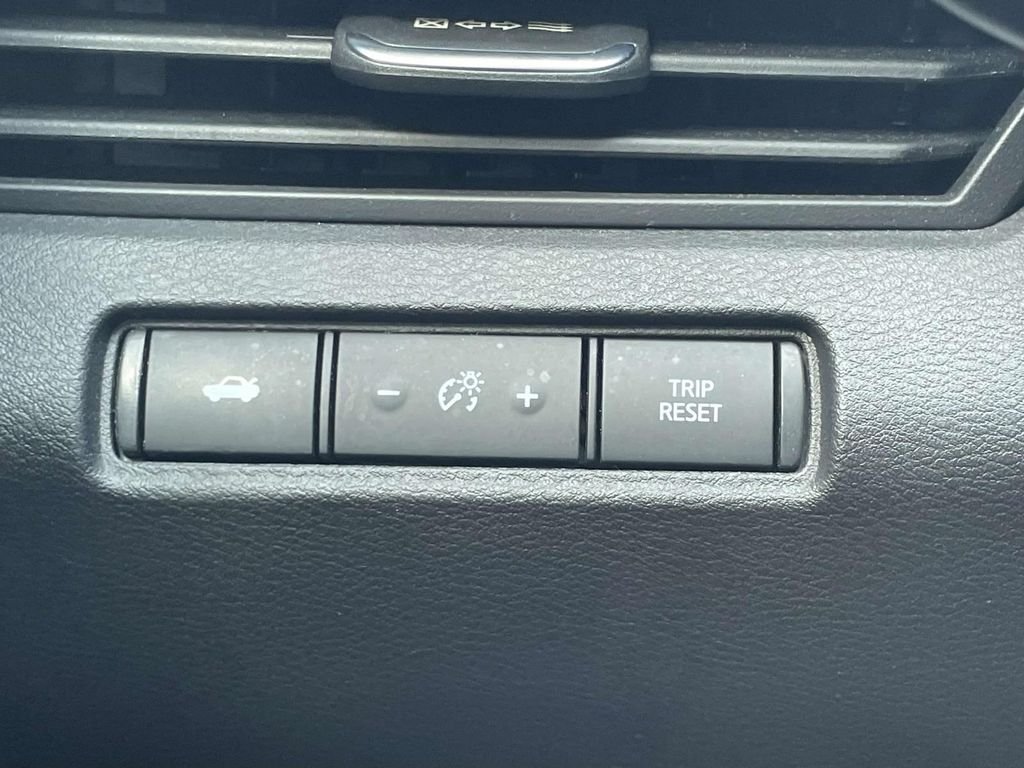 Used 2025 White Nissan 2.5 SV image 17