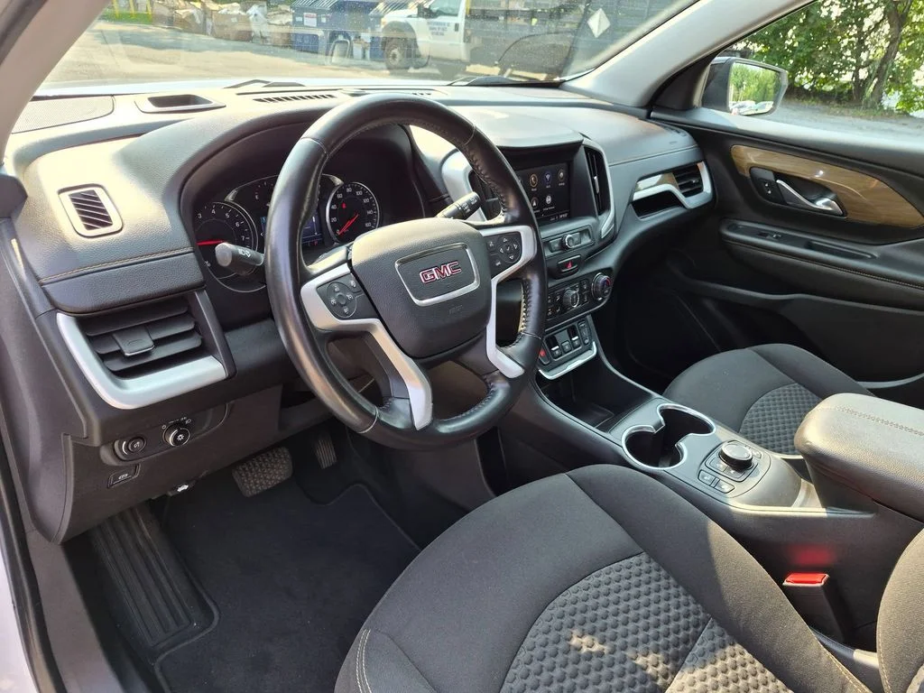 Used 2021 White GMC SLE image 12