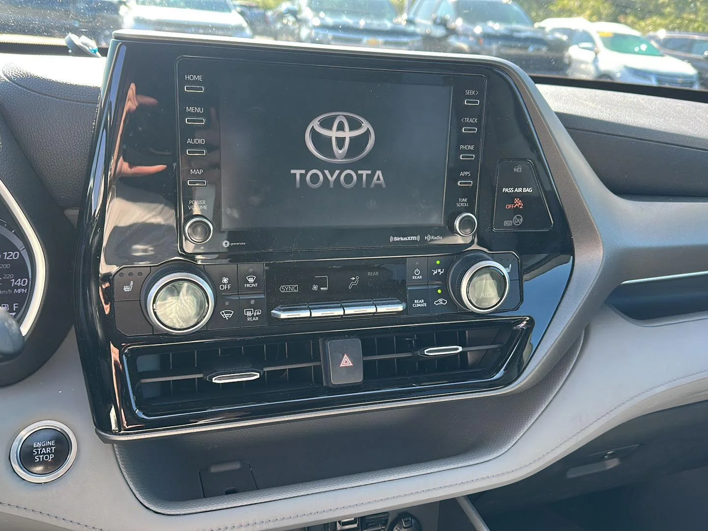 Used 2021  Toyota XLE image 9
