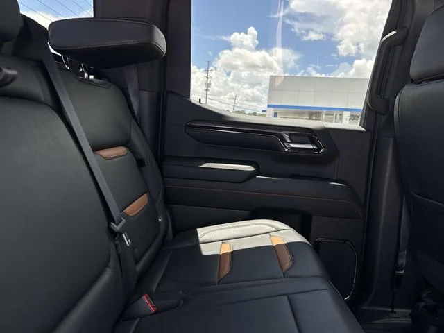 Used 2024 White GMC AT4 image 15