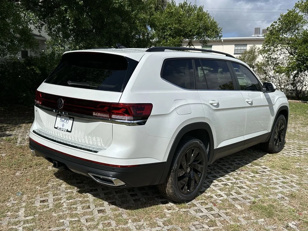 New 2026 White/off-white Volkswagen 2.0T SE w/Technology image 5