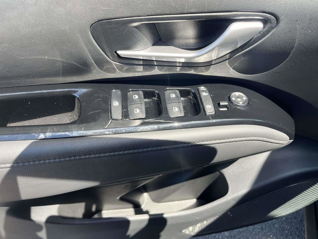 Used 2024 Black Hyundai SEL Convenience image 16