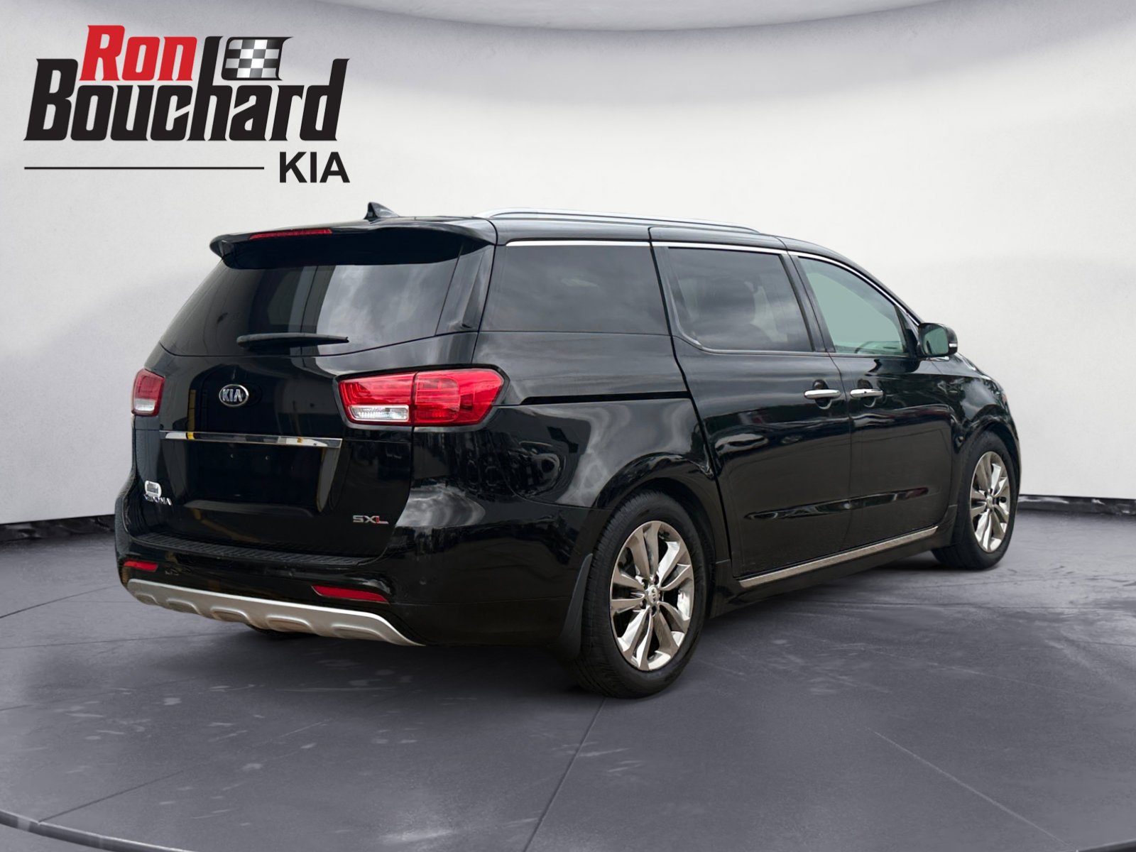 Used 2016 Kia Sedona SX Limited with VIN KNDME5C11G6123866 for sale in Lancaster, MA