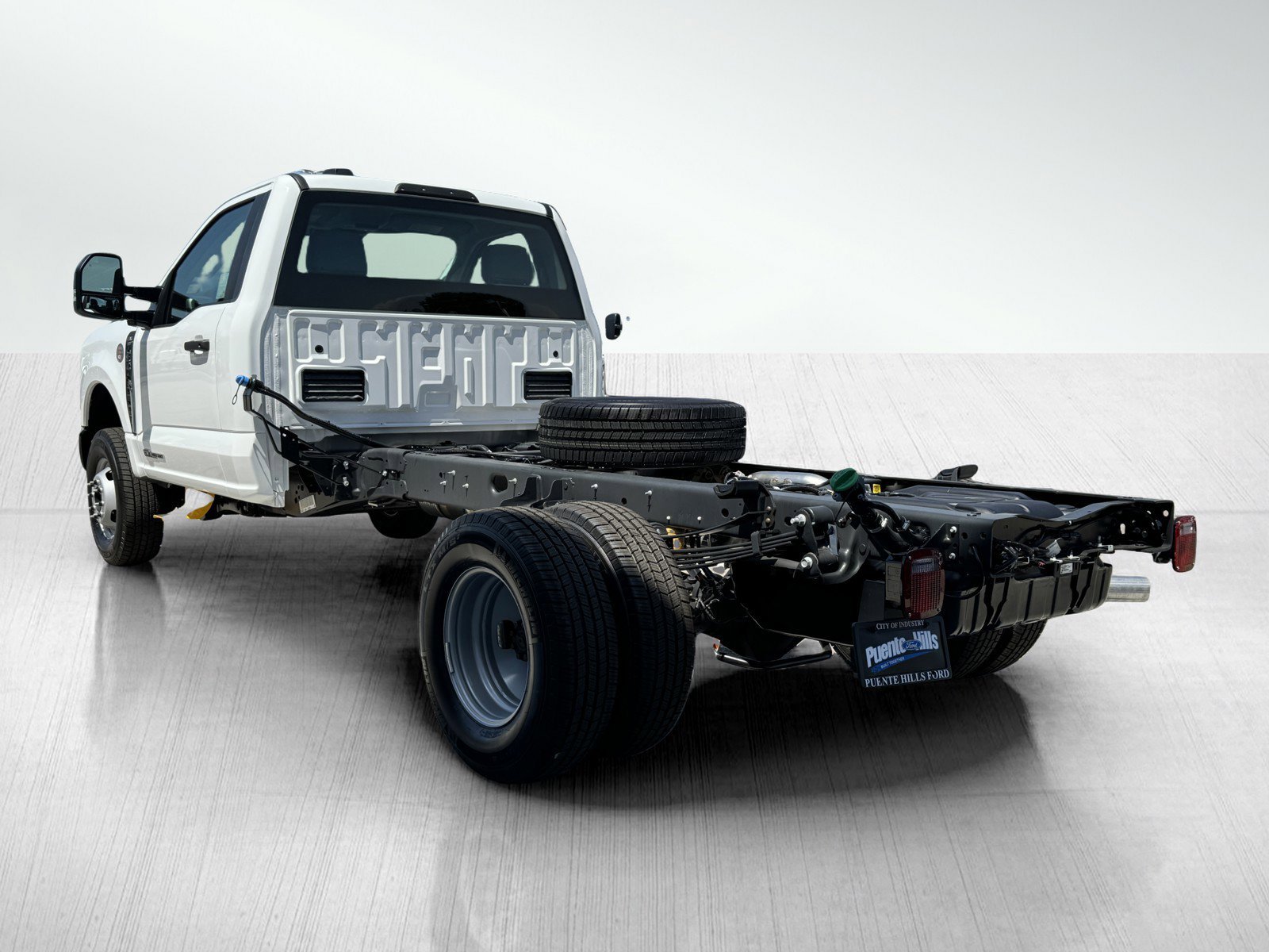 New 2024 Oxford White Ford F-350® XL image 3