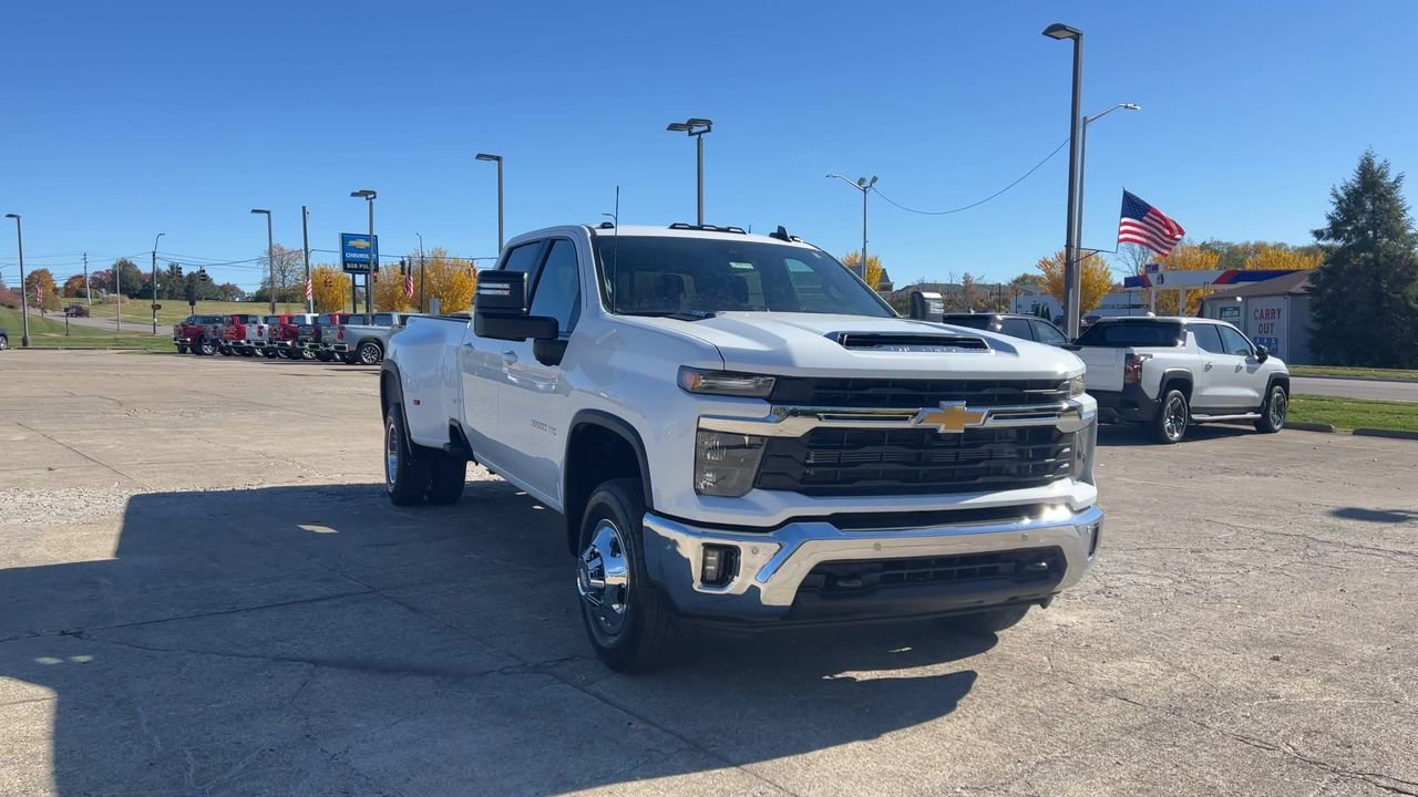 2026 Chevrolet Silverado 3500HD LT photo 2