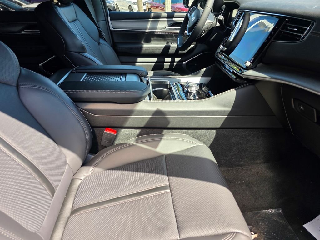 New 2026 High Gloss Black Exterior Paint Jeep Limited Altitude image 13