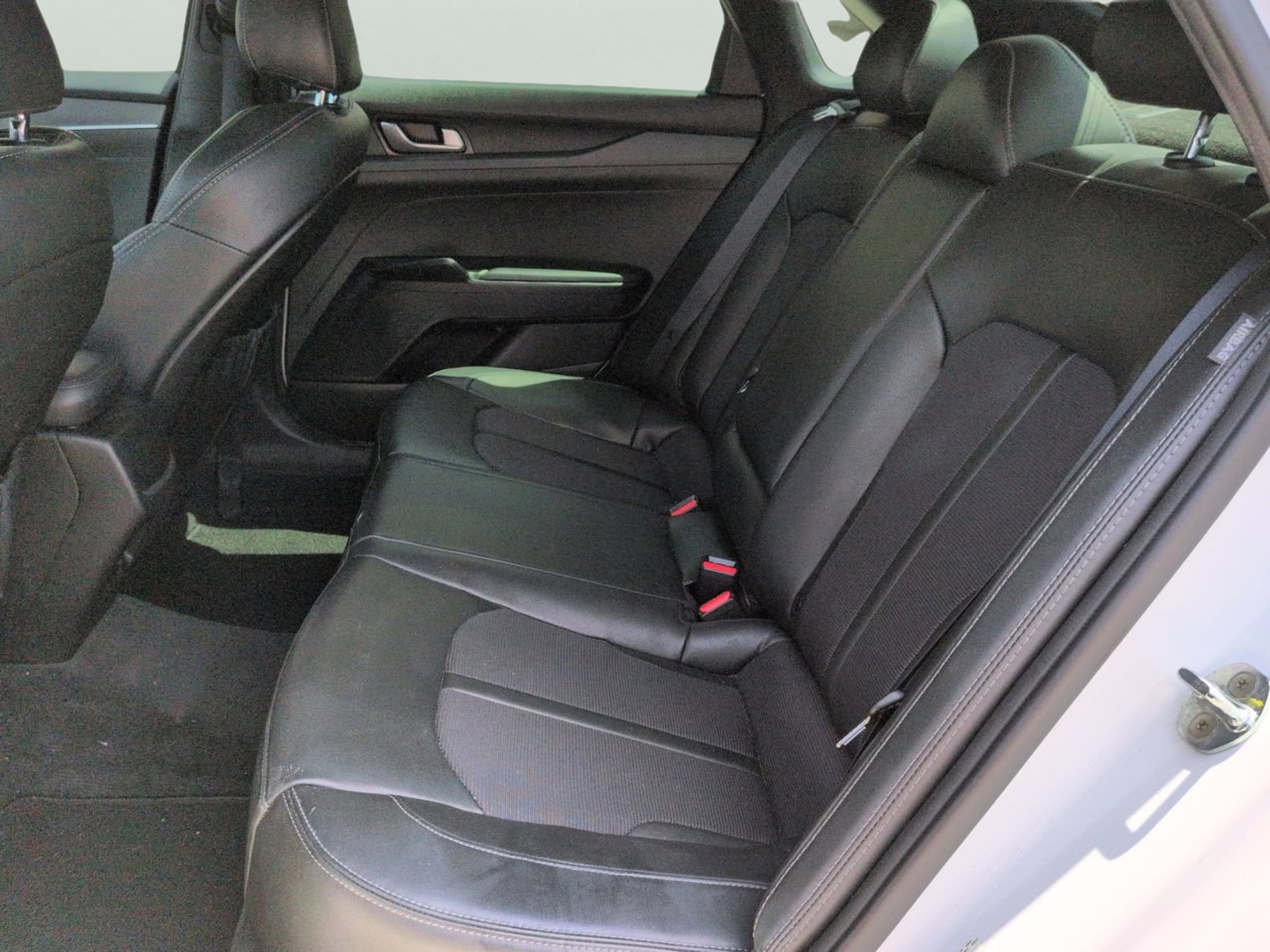 Certified Used 2022 Glacial White Pearl Kia GT-Line image 11