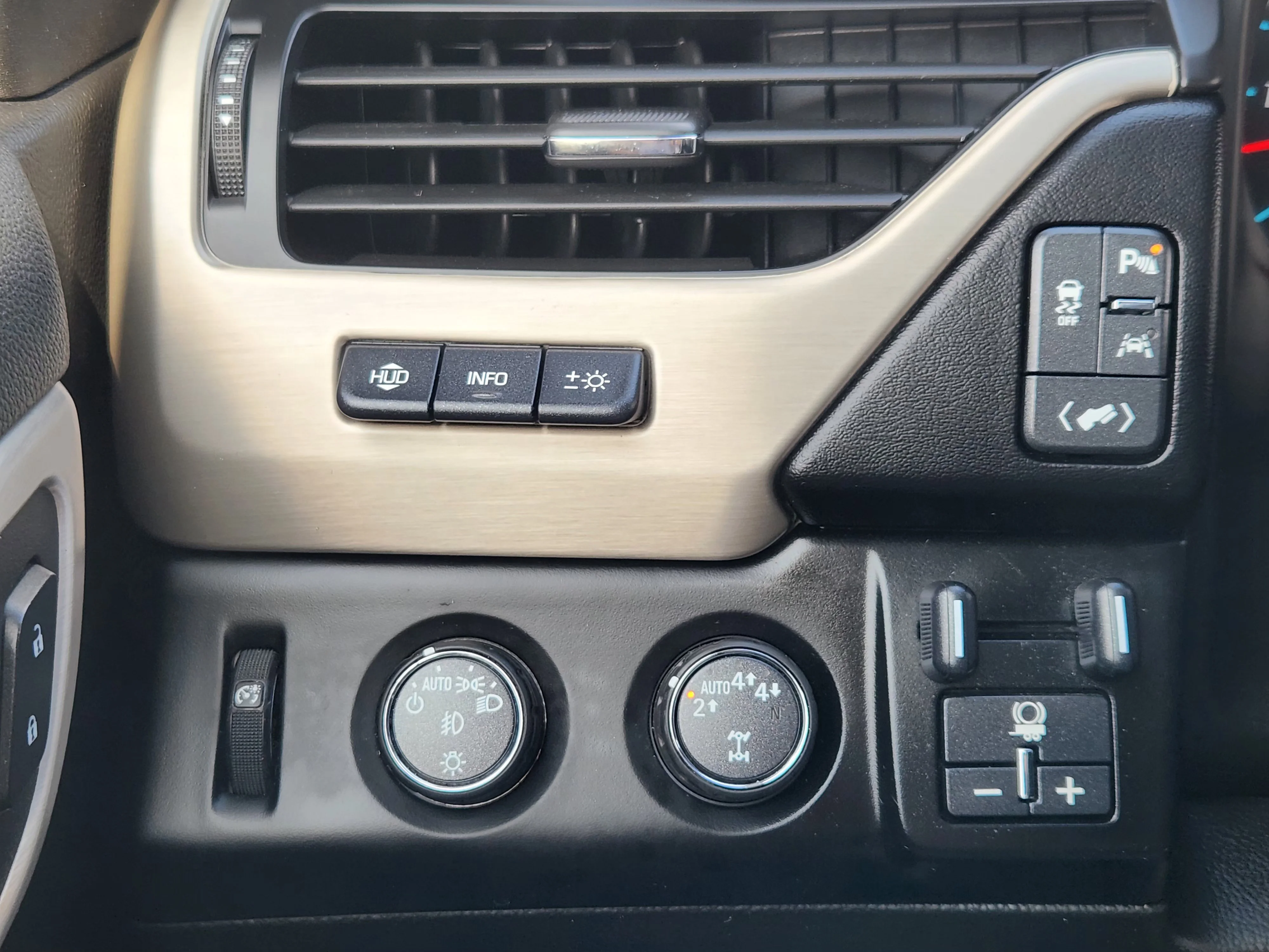Used 2018 Quicksilver Metallic GMC Denali image 23