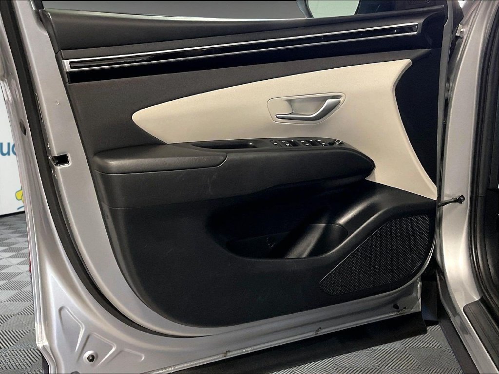 Used 2024 Silver Hyundai SEL image 9