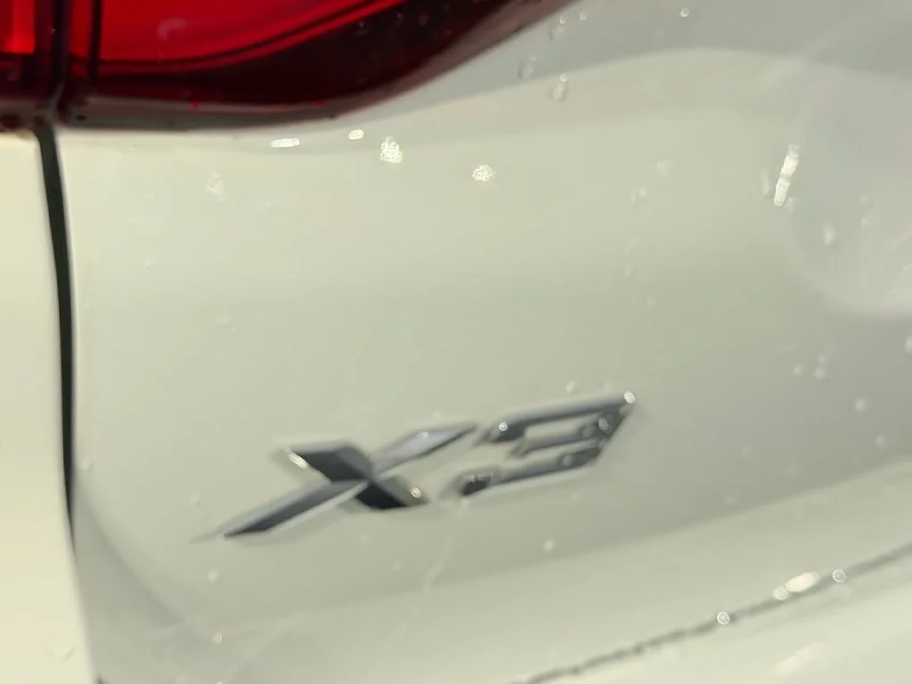 Used 2021 White BMW xDrive30i image 14