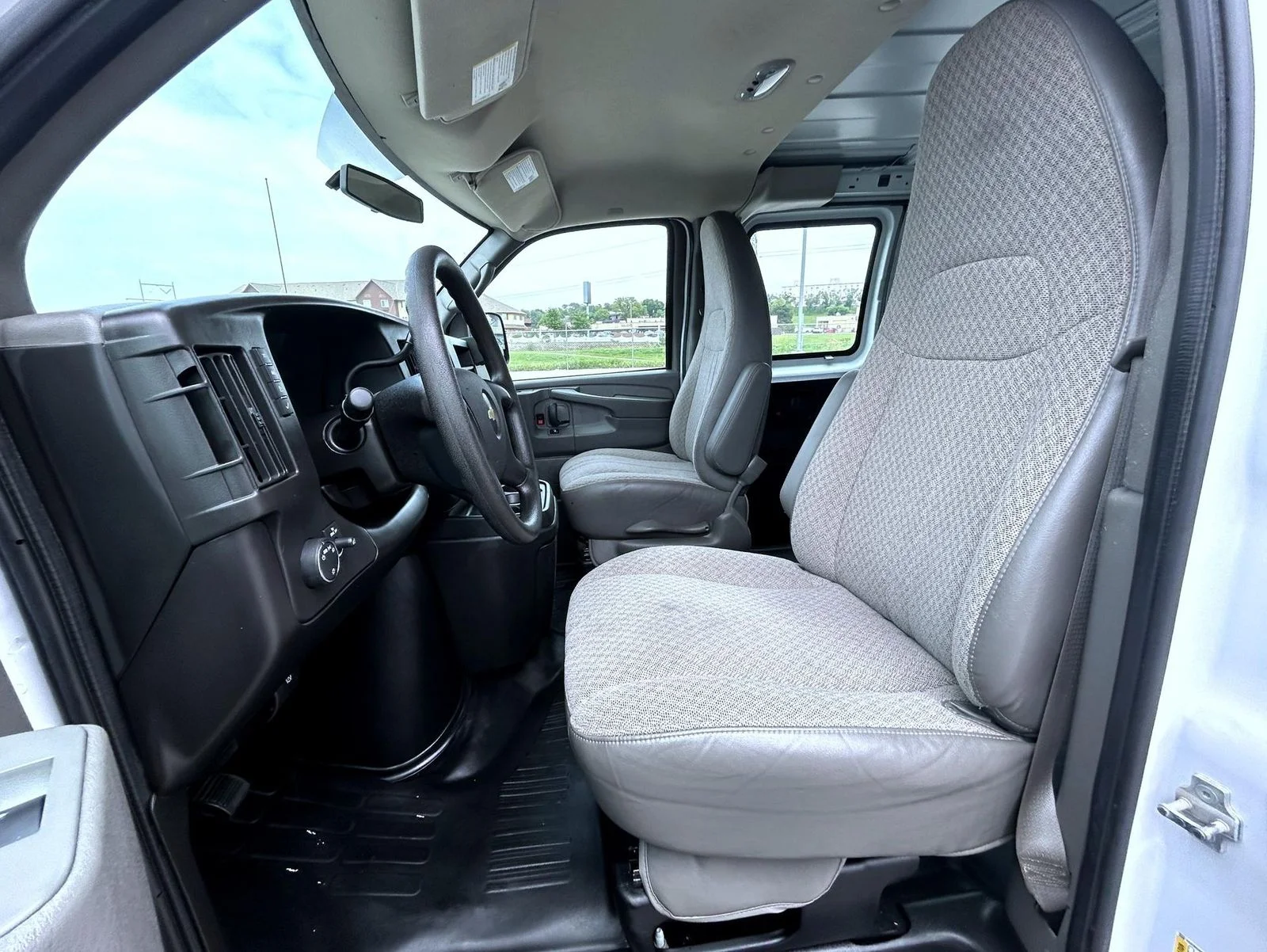 Used 2014 White Chevrolet Work Van image 10