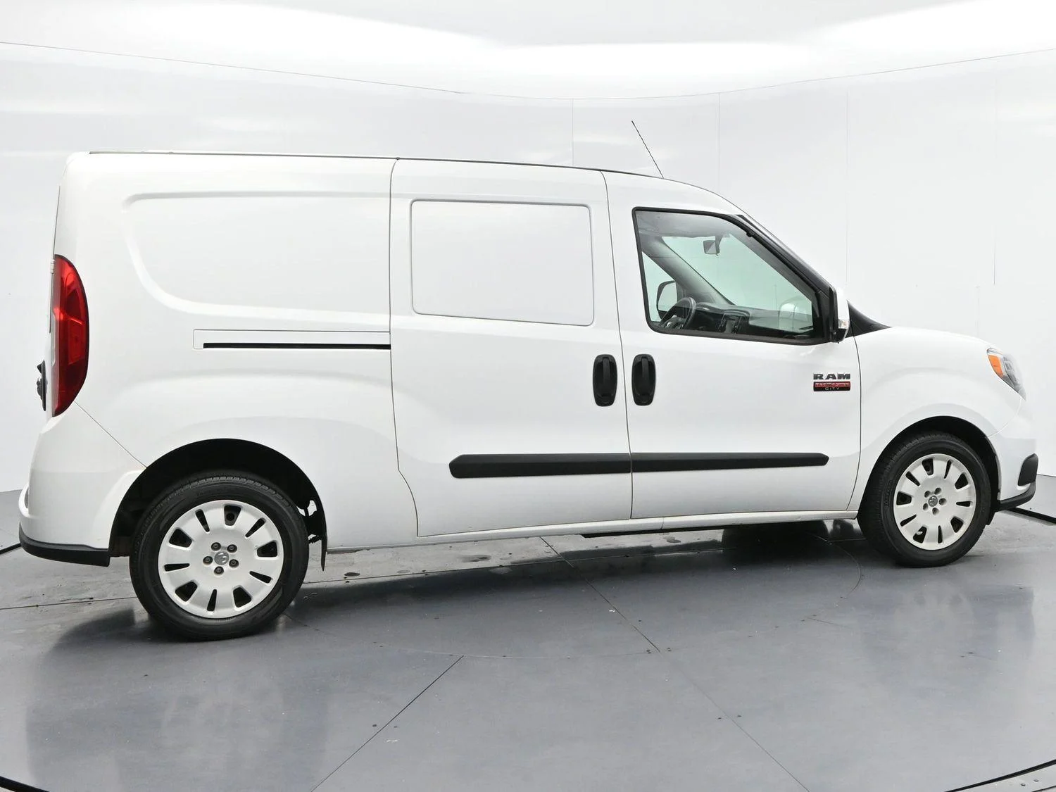 Used 2018 Bright White Ram Tradesman SLT image 8
