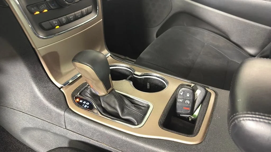 Used 2017 White Jeep Laredo image 23