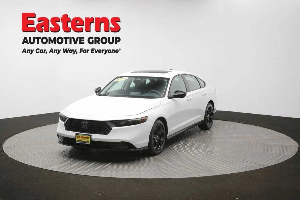 Used 2025 White Honda SE image 54
