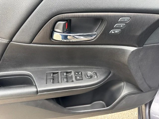 Used 2015 Gray Honda EX-L image 18