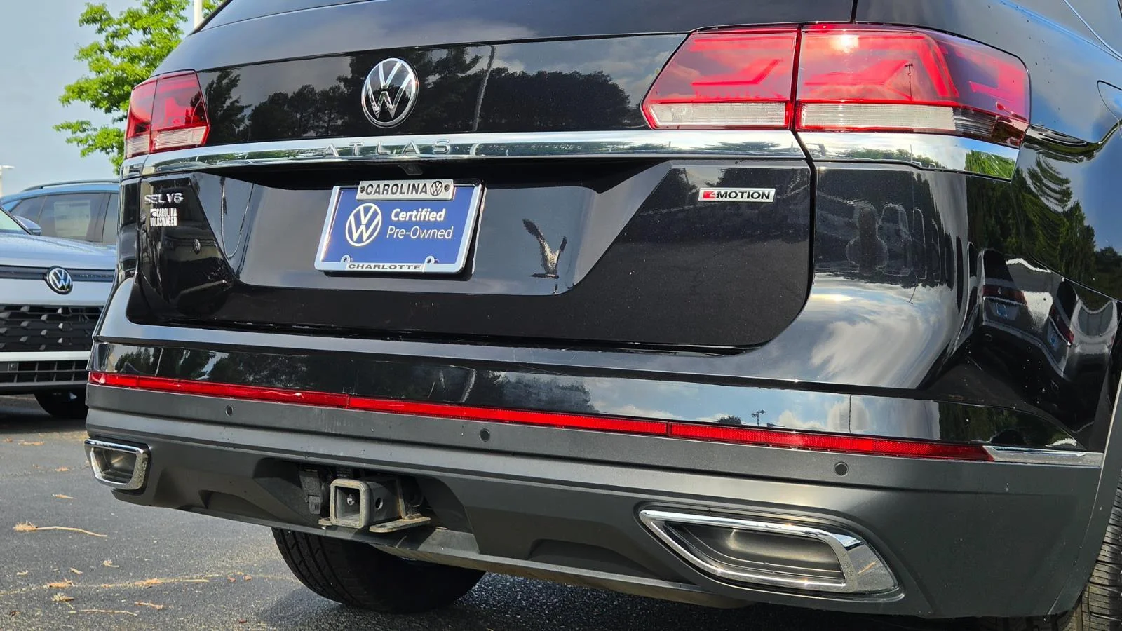 Certified Used 2022 Deep Black Pearl Volkswagen 3.6L V6 SEL image 5