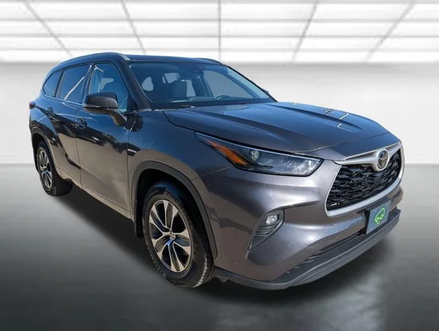 Pre-Owned 2022 Toyota Highlander XLE Utility in Grand Prairie