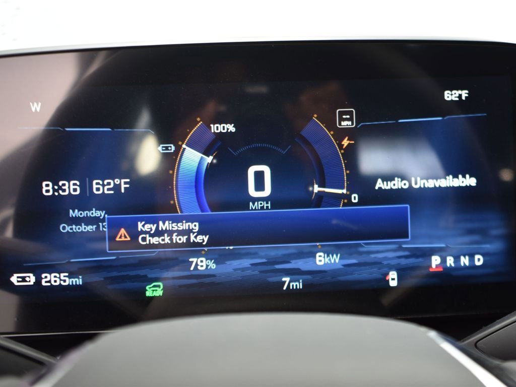 New 2025 Summit White Chevrolet LT image 29