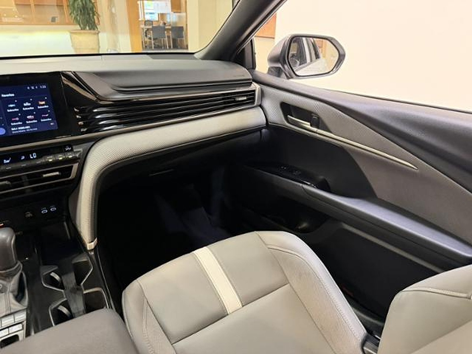 Used 2025 White Toyota  image 12
