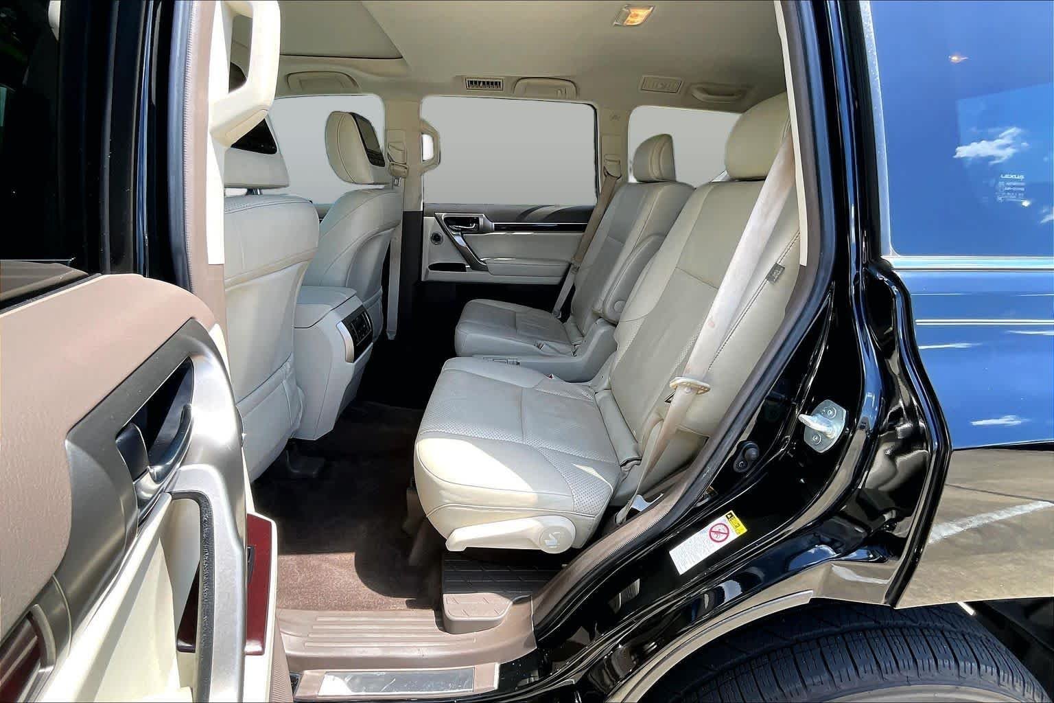 Used 2017 Black Onyx Lexus Luxury image 19