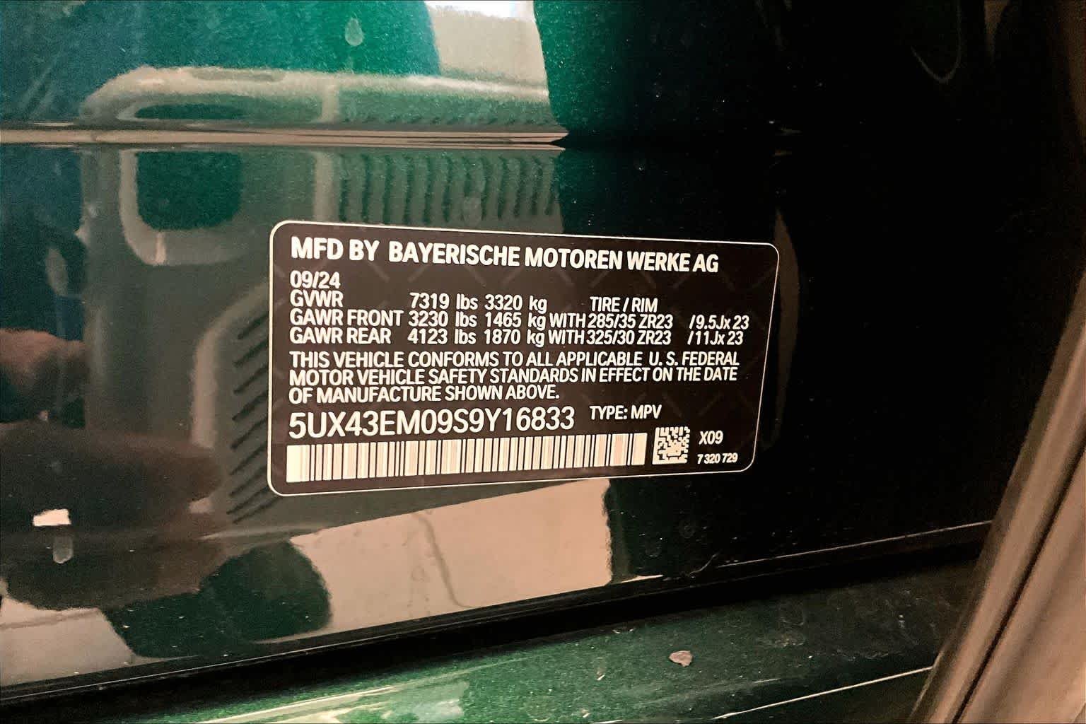 Used 2025 ALPINA Green Metallic BMW ALPINA XB7 image 31