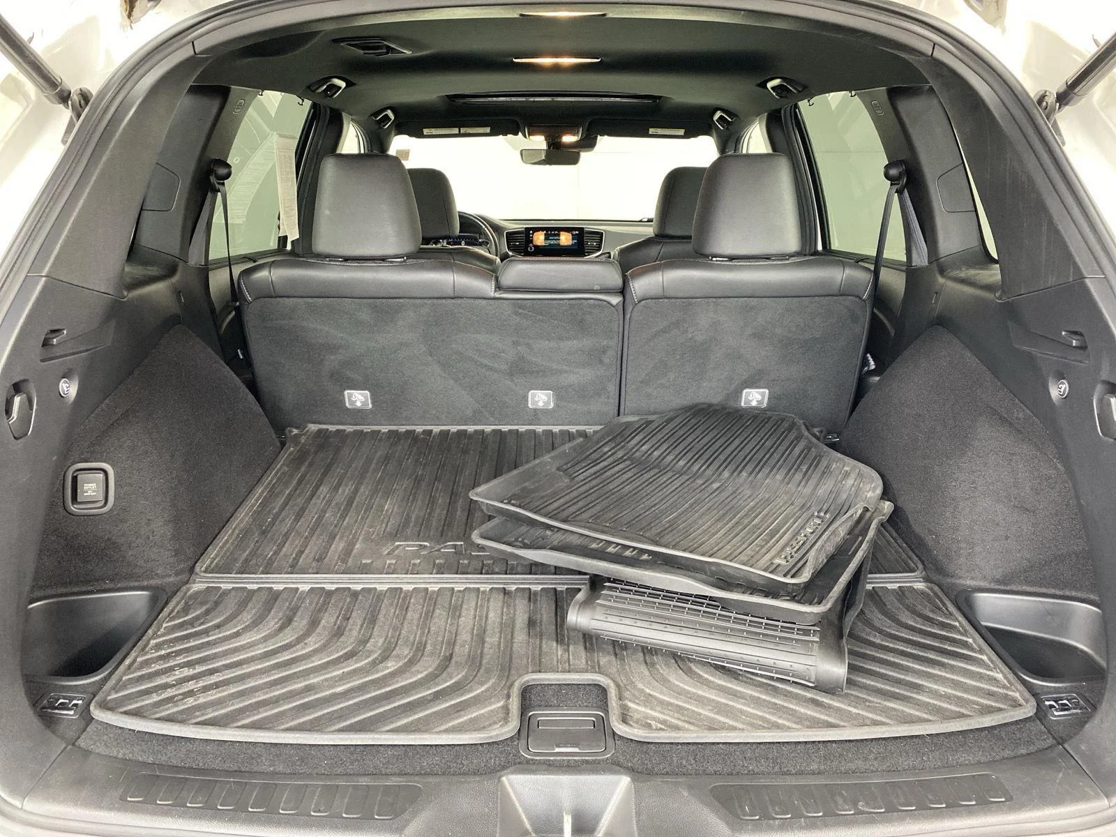 Used 2019 White Diamond Pearl Honda Touring image 7