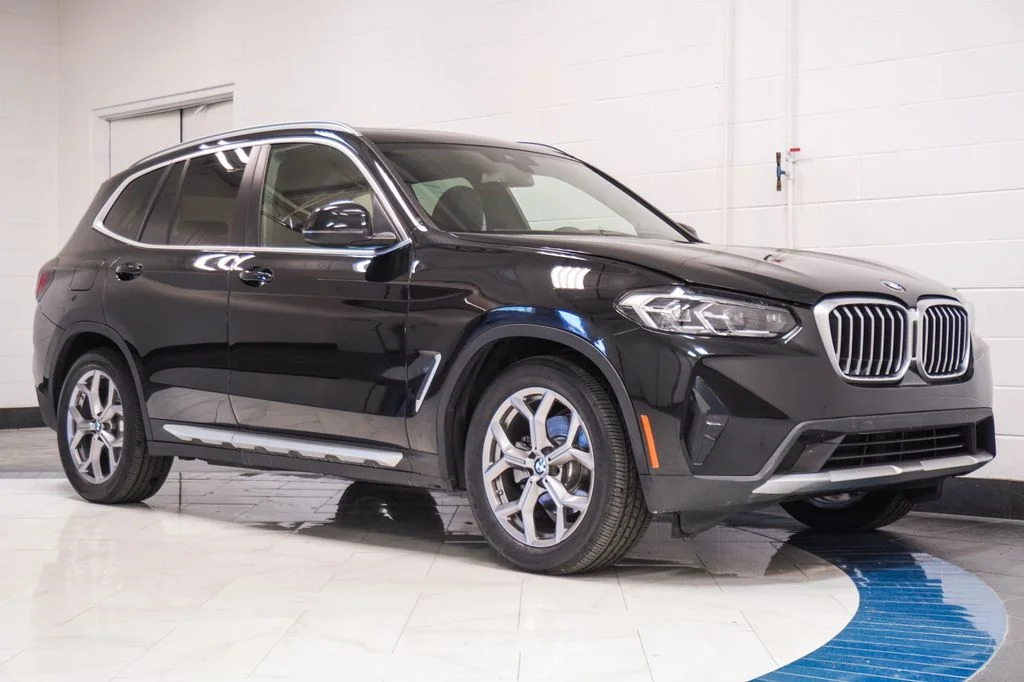 Used 2022 Black BMW sDrive30i image 5
