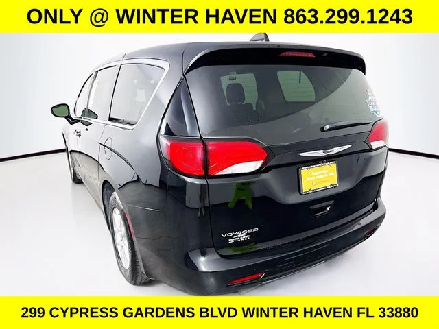 Used 2024 Black Chrysler LX image 5