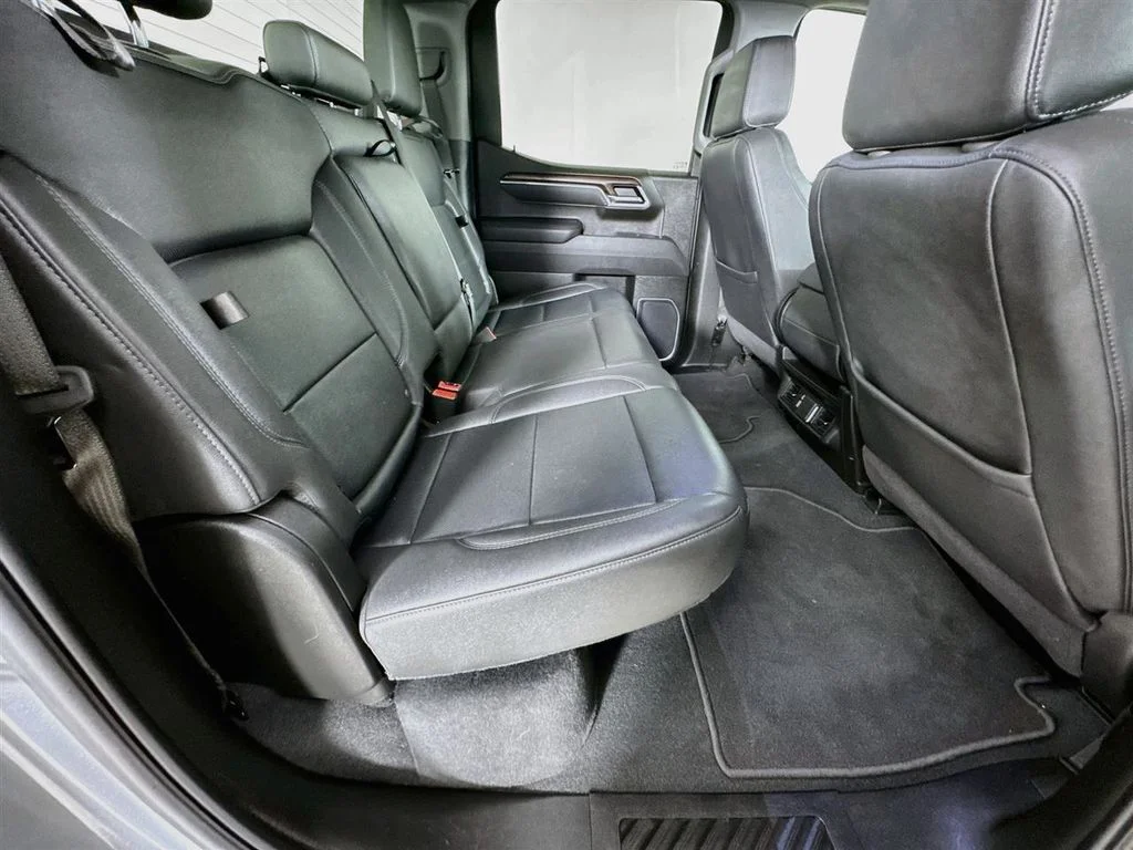 Used 2025 Silver GMC SLT image 34