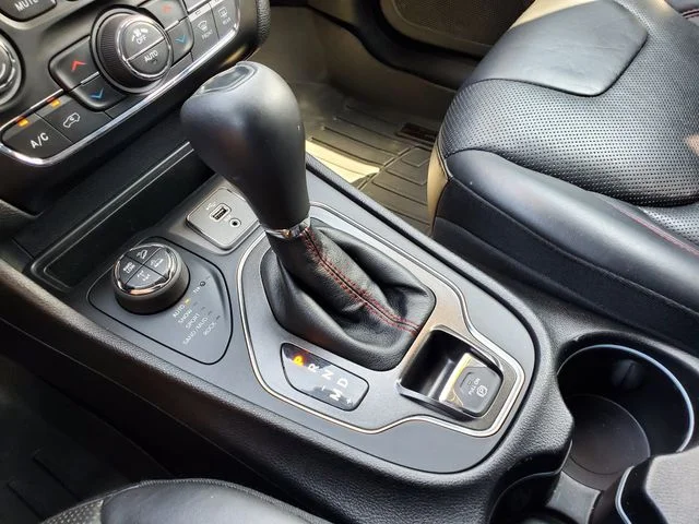 Used 2019 Gray Jeep Trailhawk image 38