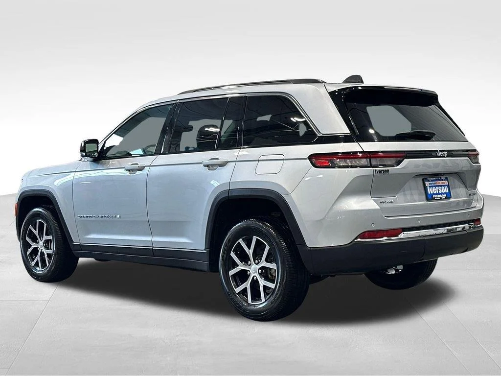Used 2024 Silver Zynith Jeep Limited image 10
