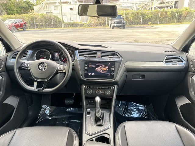Used 2018 Green Volkswagen 2.0T SE image 9