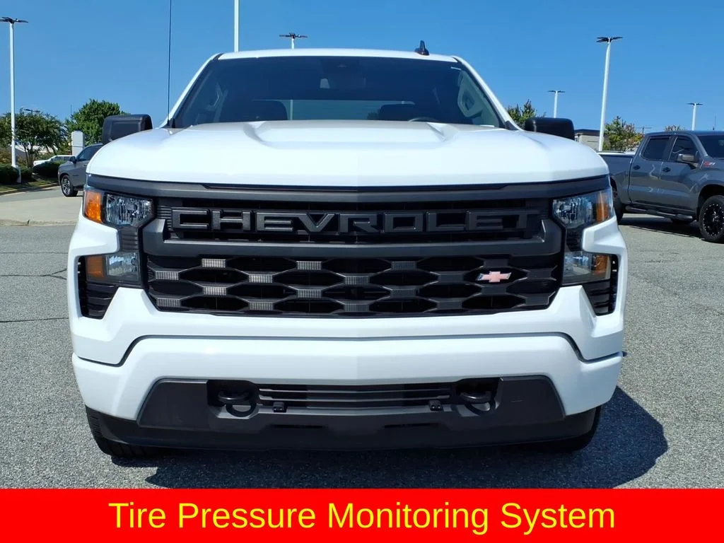 Used 2025 White Chevrolet Custom image 28