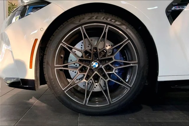 Used 2026 Alpine White BMW Competition image 9