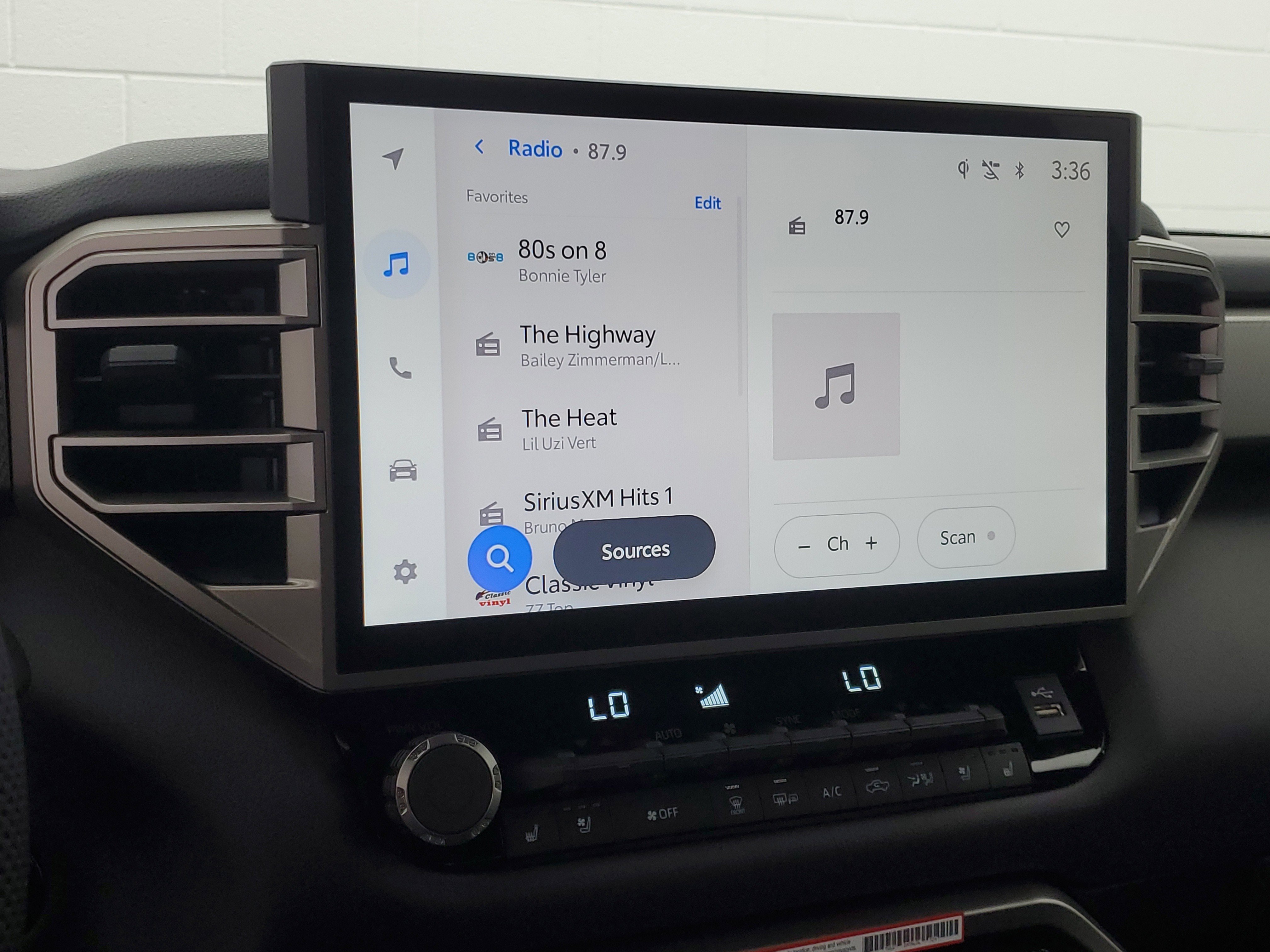 2026 Toyota Tundra Limited - Photo 27